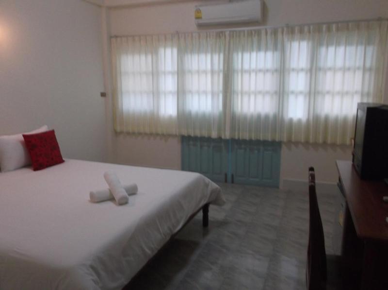 Albatross Guesthouse @ Thungwualaen Beach Pathiu Exterior foto