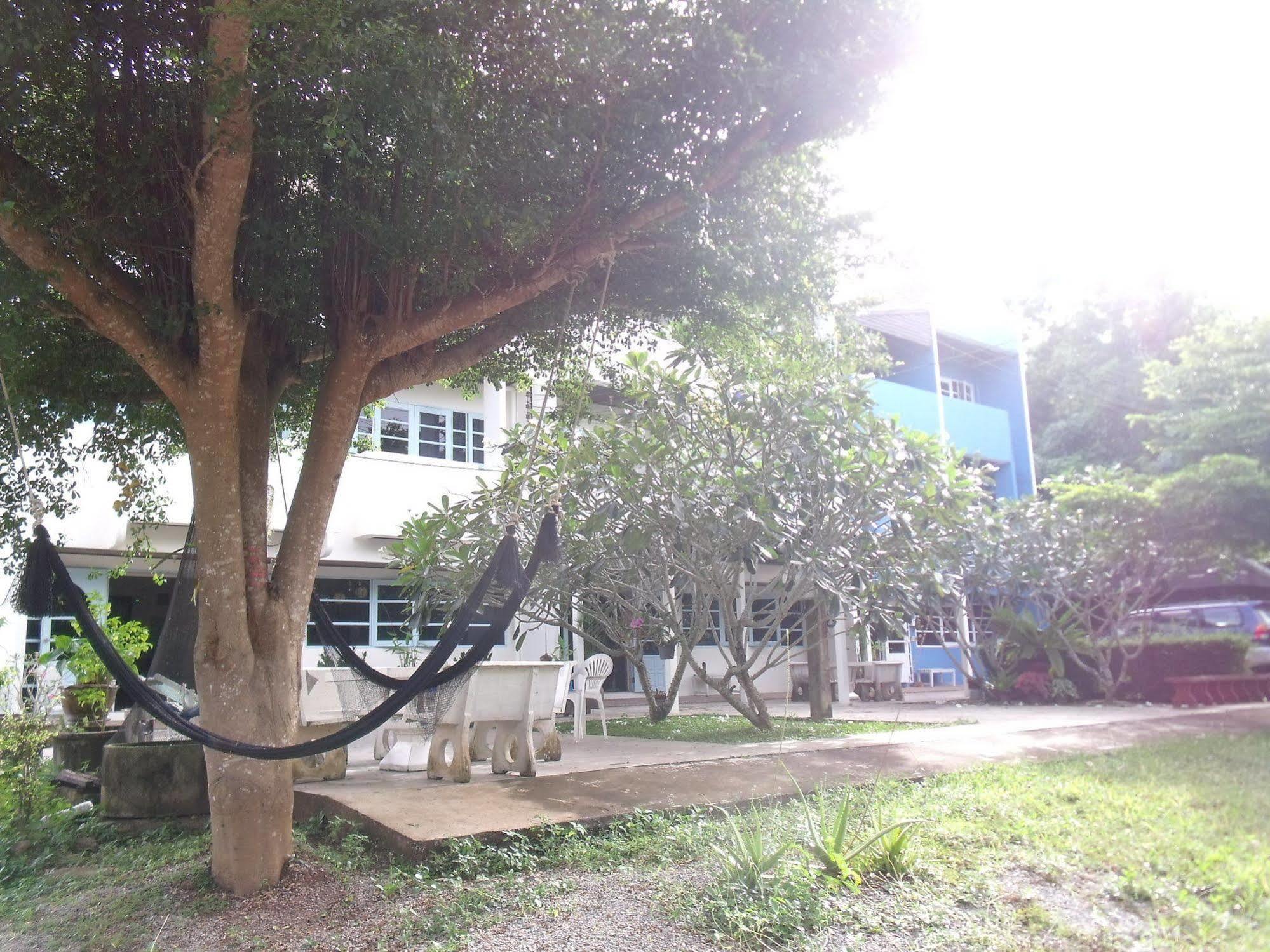Albatross Guesthouse @ Thungwualaen Beach Pathiu Exterior foto
